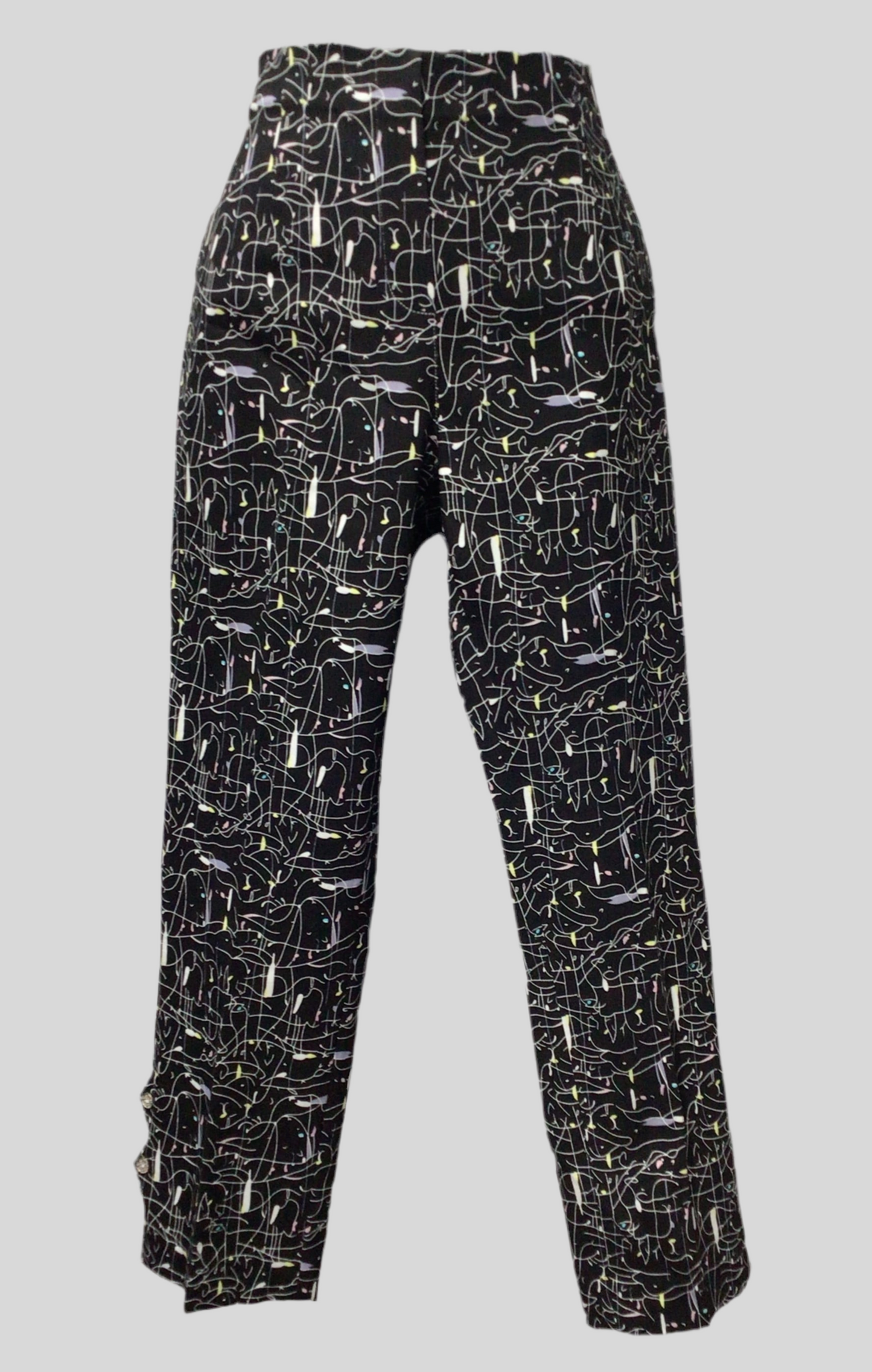 Button Side Trimmed Printed Capris
