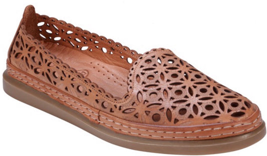 Scalloped Edge Leather Cutout Walking Shoes (in 2 colors)