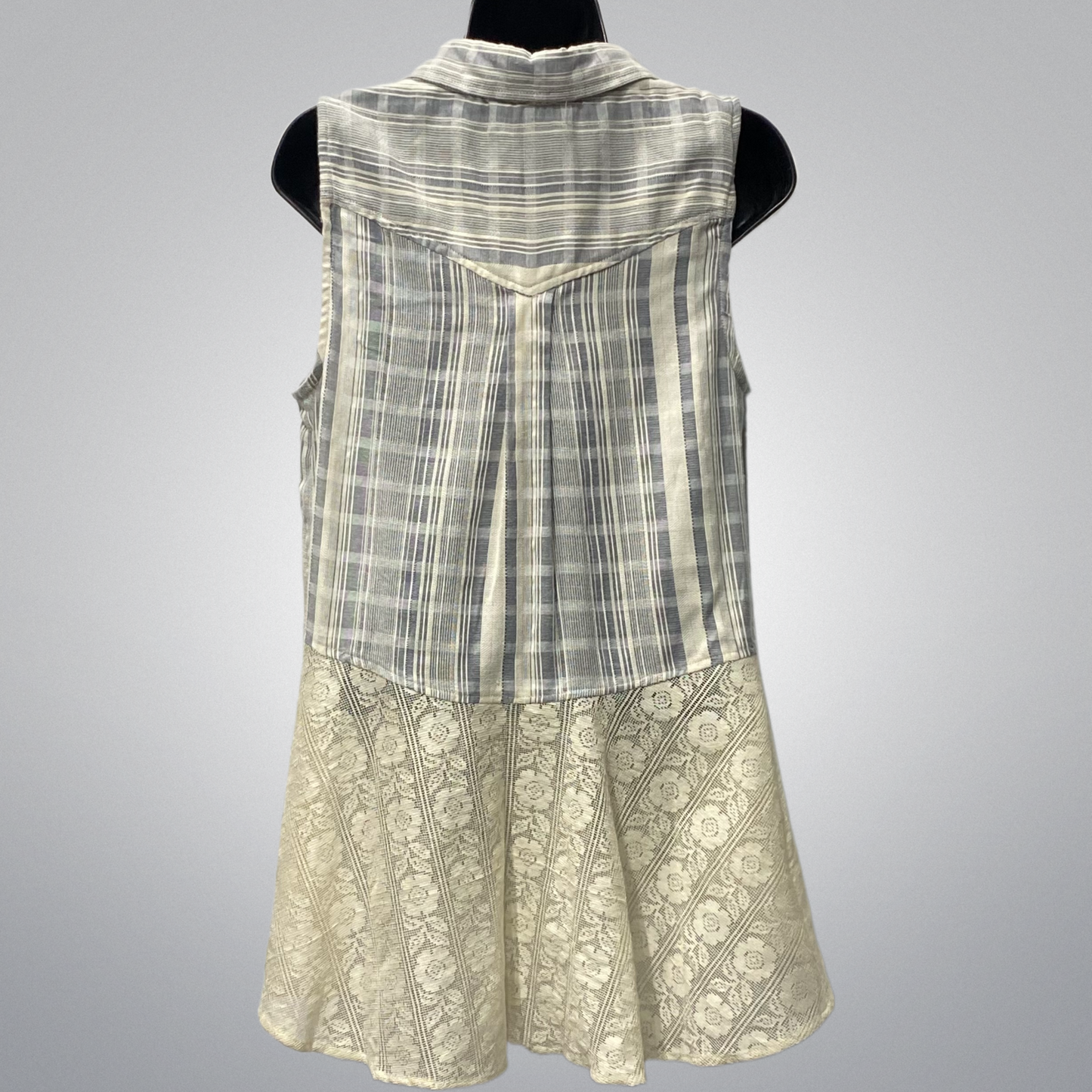 Sleeveless Shirt With Lace Detail