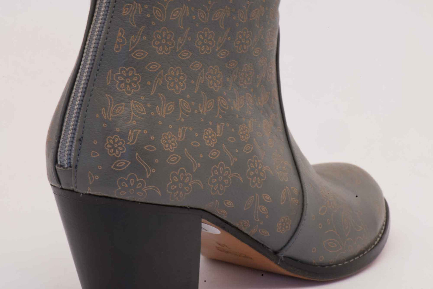 Carmel Short Leather 1