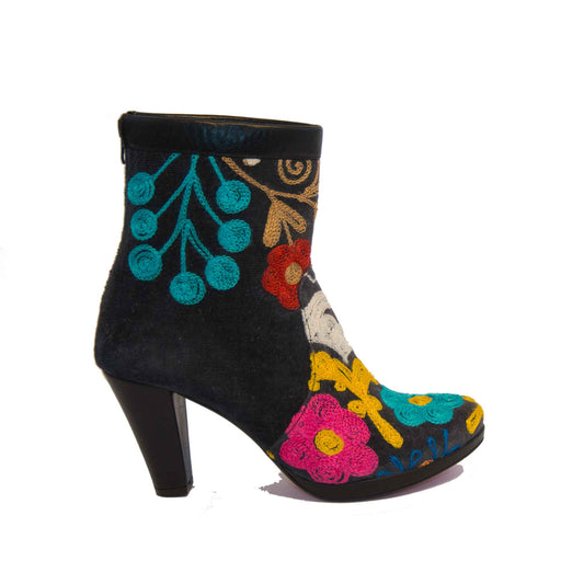 Trixi Short Suzani 1