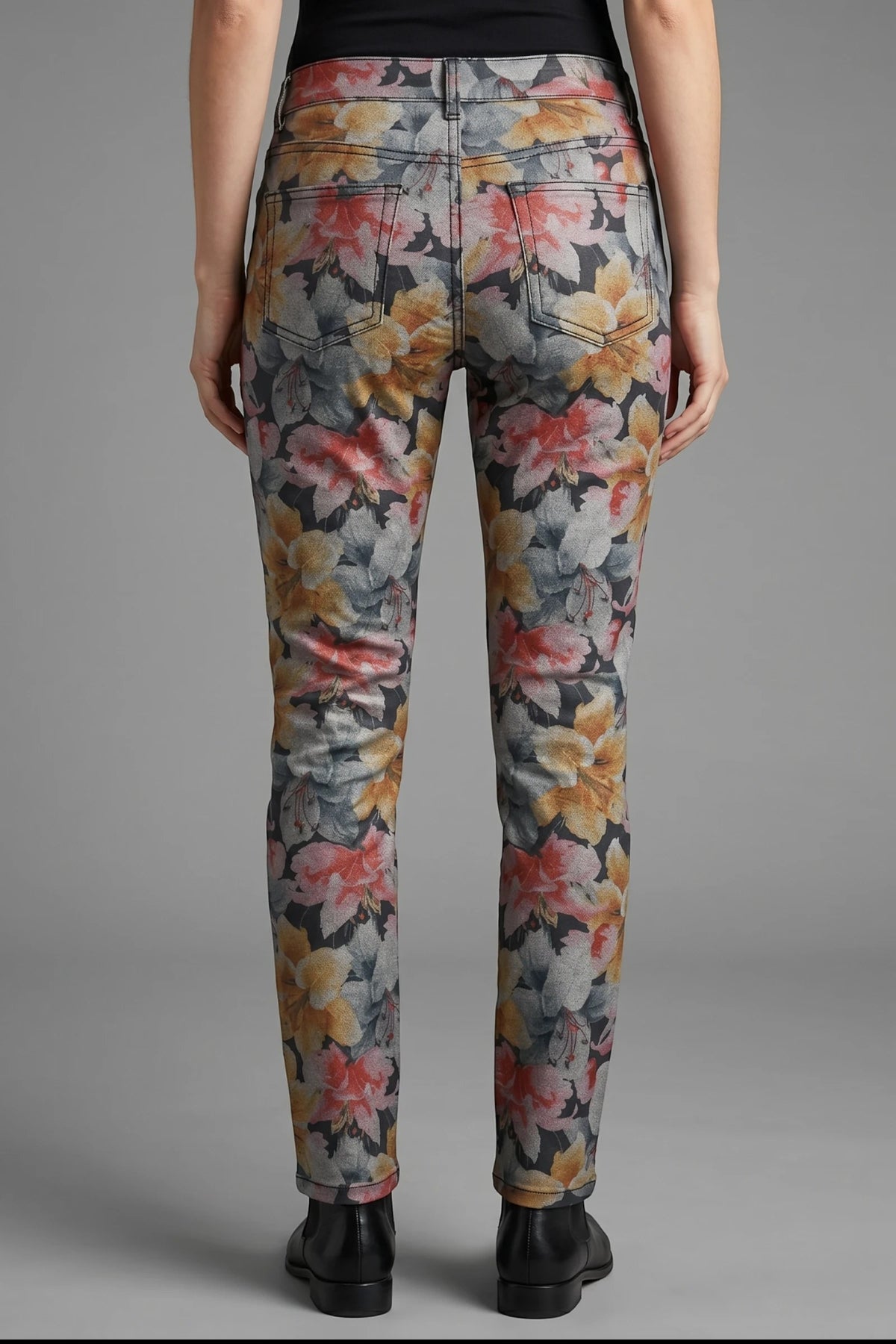 Muted-Tone Lily Print / Black Reversible Jeans