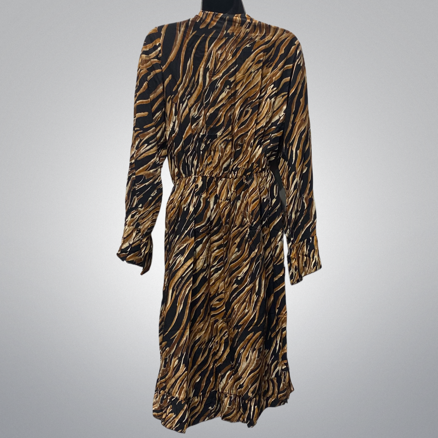 Lightweight Belted Dress With Front Ruffle