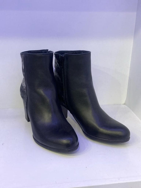 Black Boots With Textured Leather Back