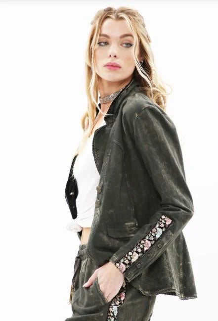 Embellished sleeved jacket with velvet collar