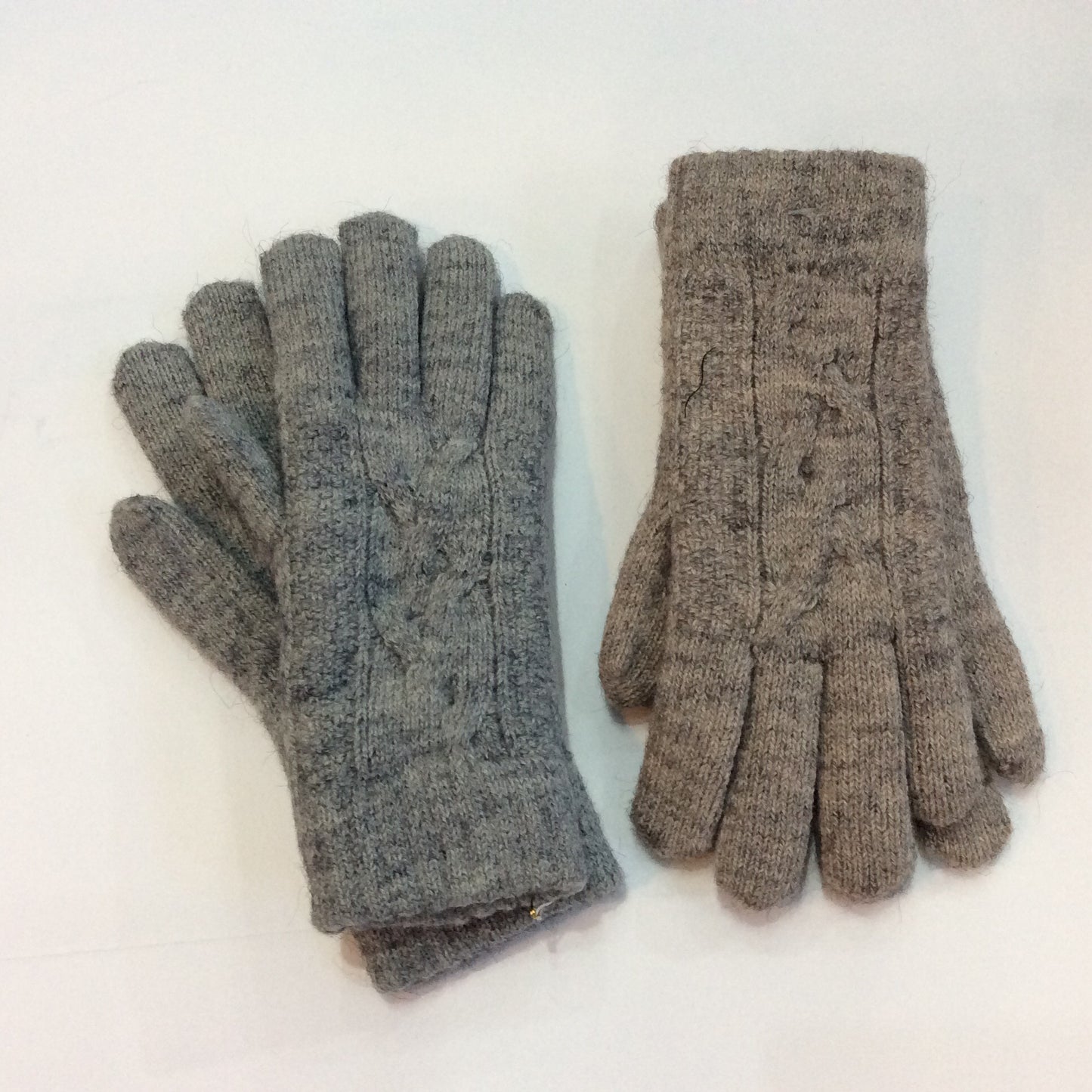 Single cable knit gloves
