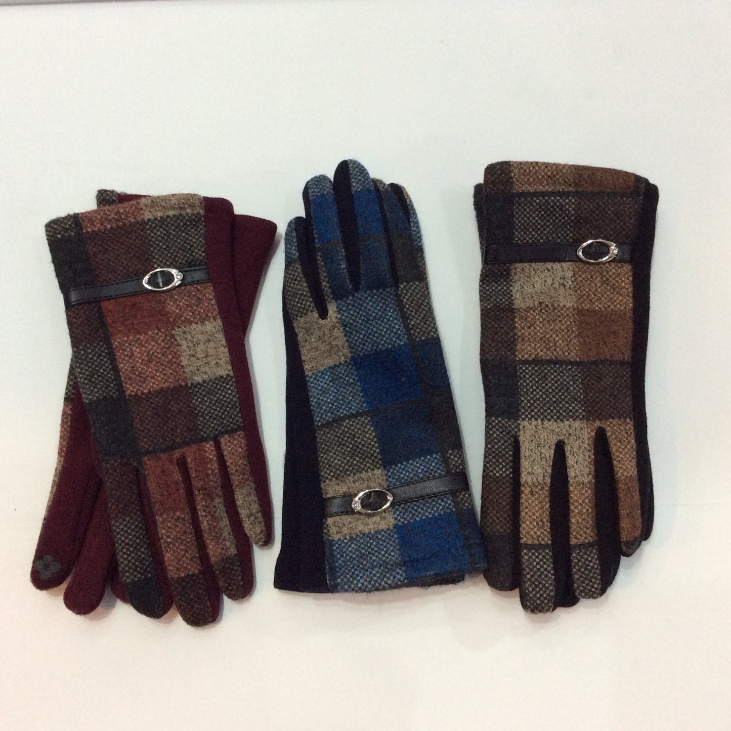 Plaid gloves with leather buckle trim