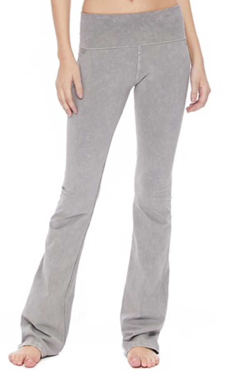 Yoga Pants with Fleur-de-Lis Wing Back Design