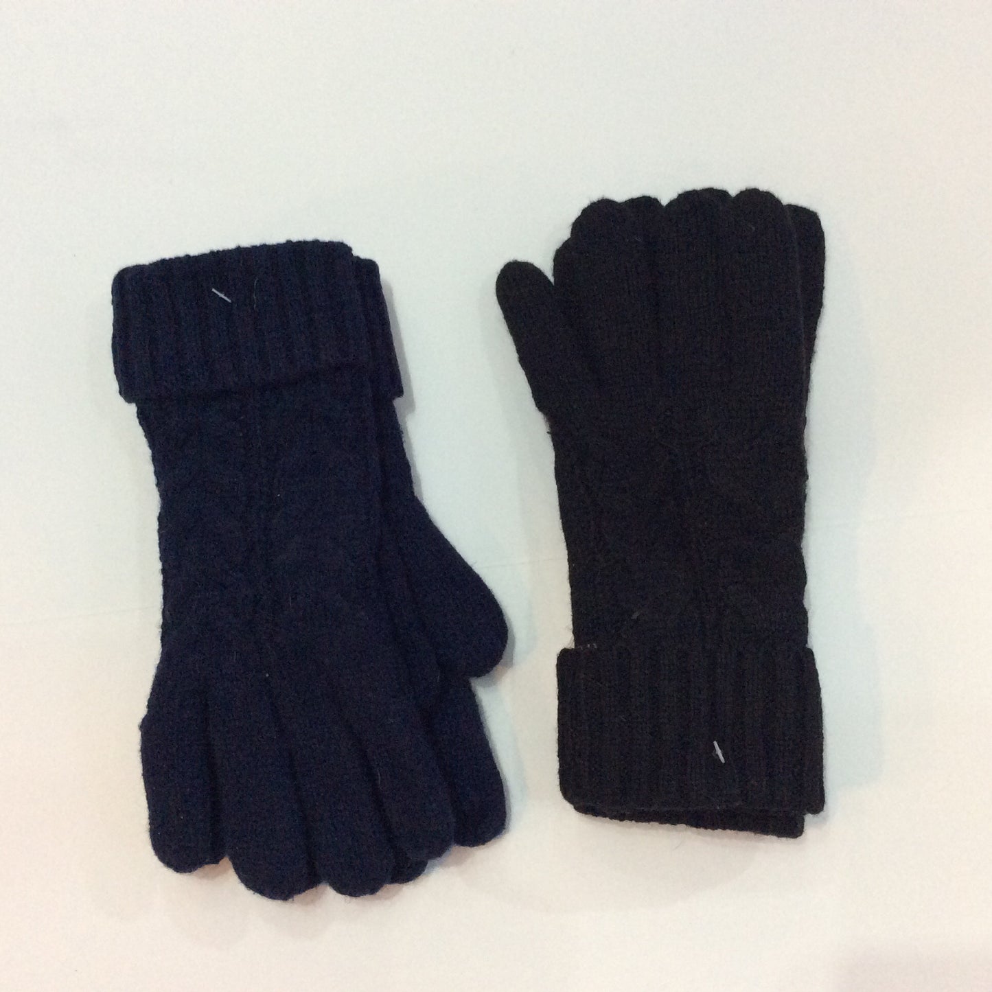 2 cable knit glove